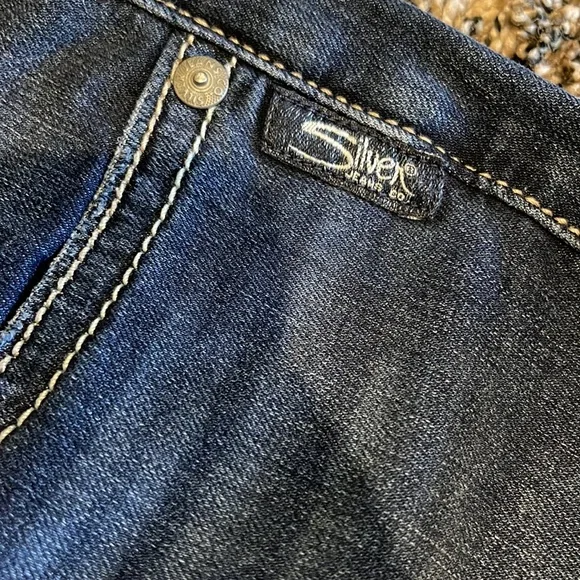 Silver Jeans ~ Suki Capri - Picture 3 of 5